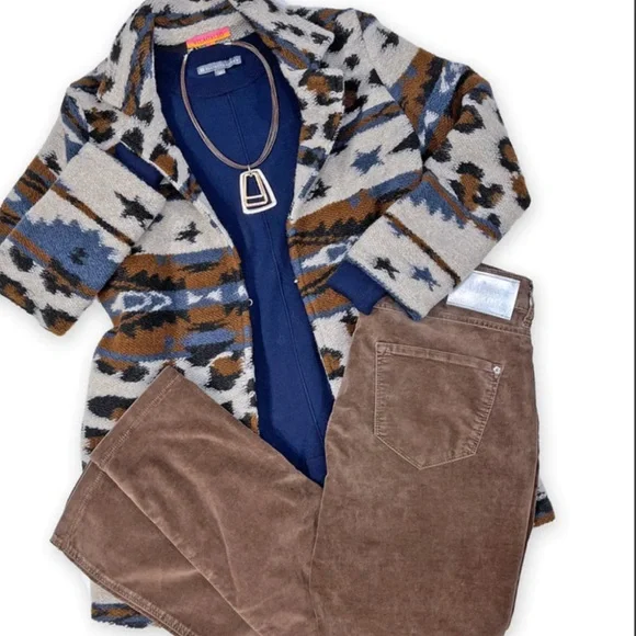 Vilagallo Cream and Brown Teddy Jacket with Cozy Texture - Medium to Large - Picture 7 of 8